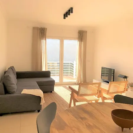Sea Avenue House - Center Baleal - Surfboard Included شقة